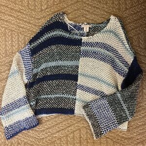 Knit flowy pattern sweater